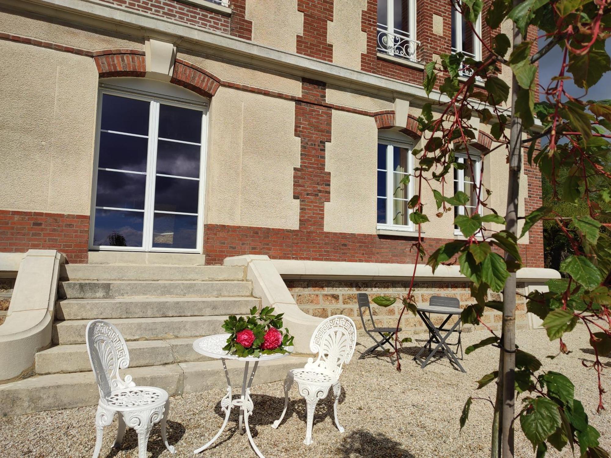 Demeure De La Garenne Bed & Breakfast Montmirail  Bagian luar foto